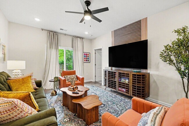 Building Photo - Stylish 2 Bedroom Duplex | Garage + Fast Wi-Fi
