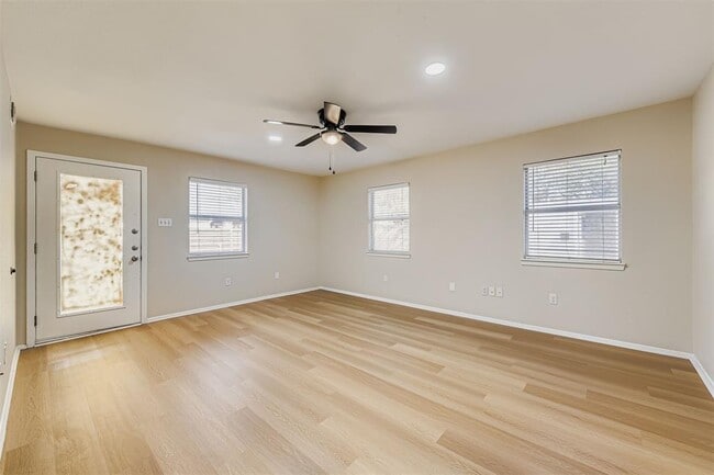 Building Photo - 3320 Blumie St