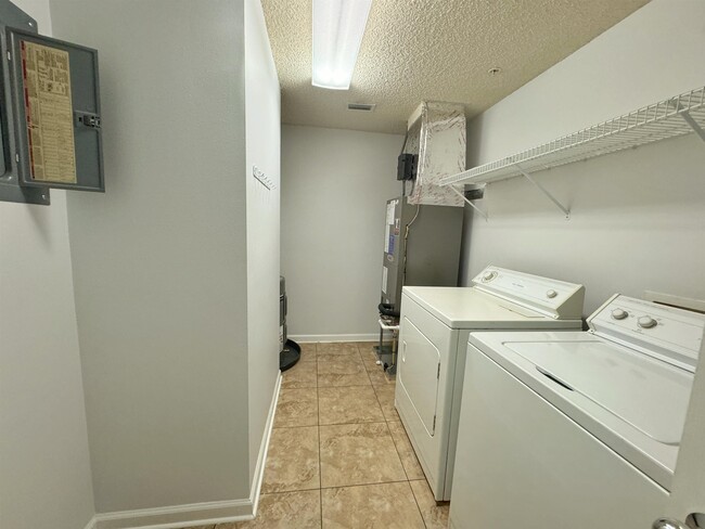 Building Photo - 1010 Bella Vista Blvd