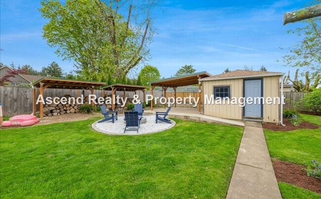 Building Photo - Available NOW! 3 Level 4bed/3bath Convenie...