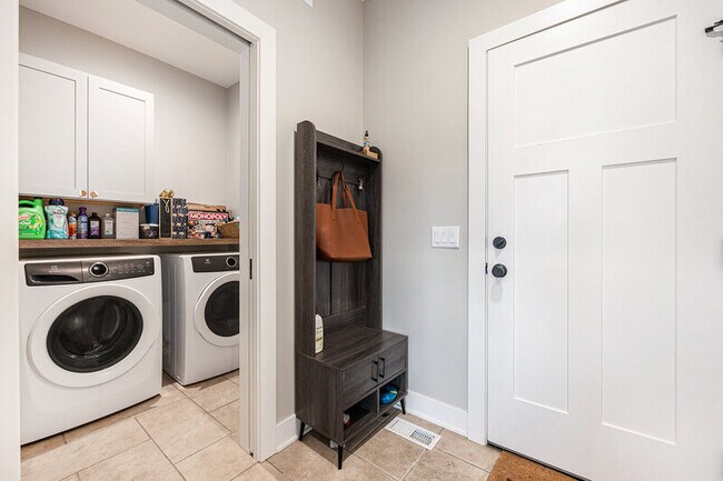 Building Photo - 3760 Jason Ridge Ln SW