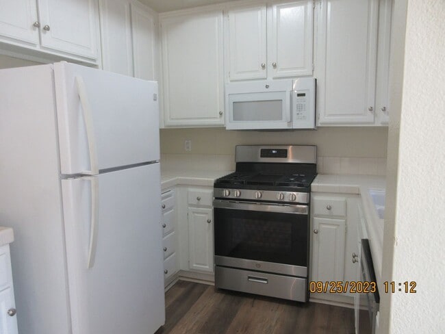 Building Photo - LOVELY MIRADOR 2 BR/2 BATH CONDO IN GREAT LAGUNA NIGUEL LOCATION