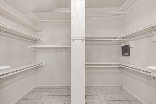 Building Photo - 6403 Parkriver Crossing