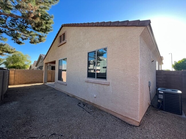 Building Photo - 3 Bedroom Home in the Beacon Heights Commu...
