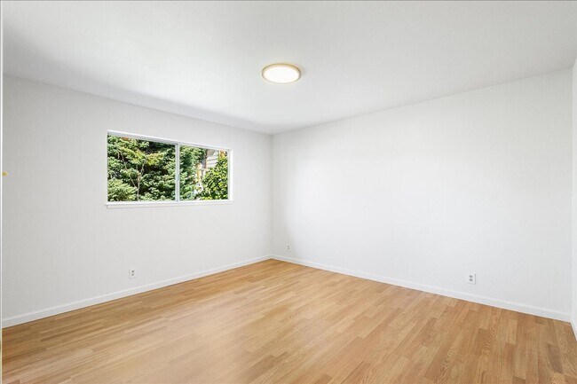 Building Photo - 2118 Alameda Ave