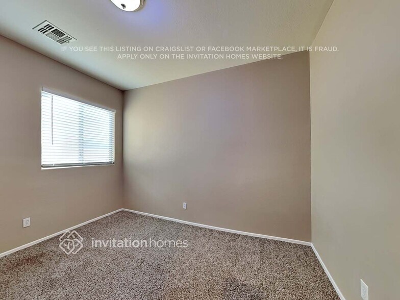 Building Photo - 3121 S 74th Dr