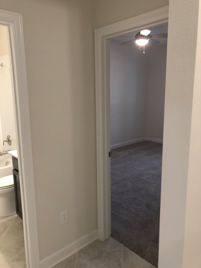 Building Photo - Lakefront Single Story 3/2 Home  FREE wash...