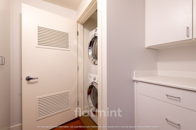 Building Photo - 2911 2nd Ave