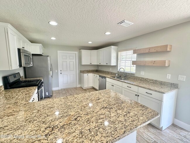 Building Photo - 2130 Garnet Ct