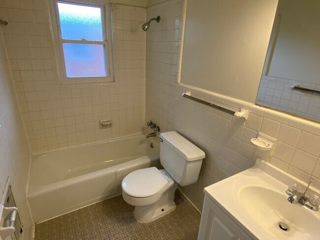 Building Photo - Apartment Near Duke West / W&D / Garden Plots
