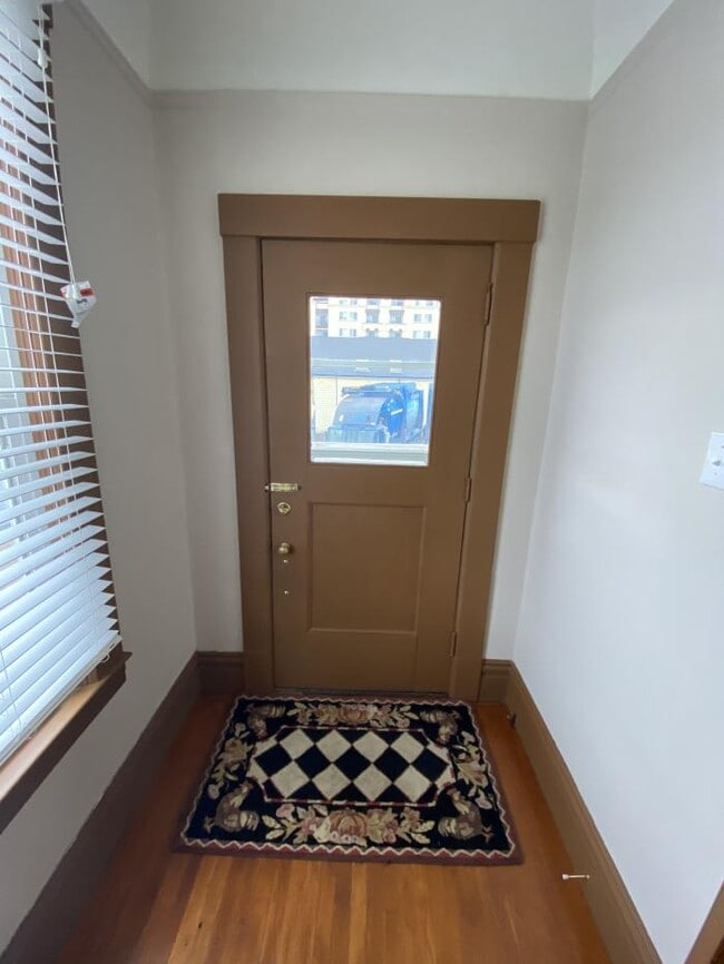 Building Photo - 4 bedroom in Daly City CA 94015