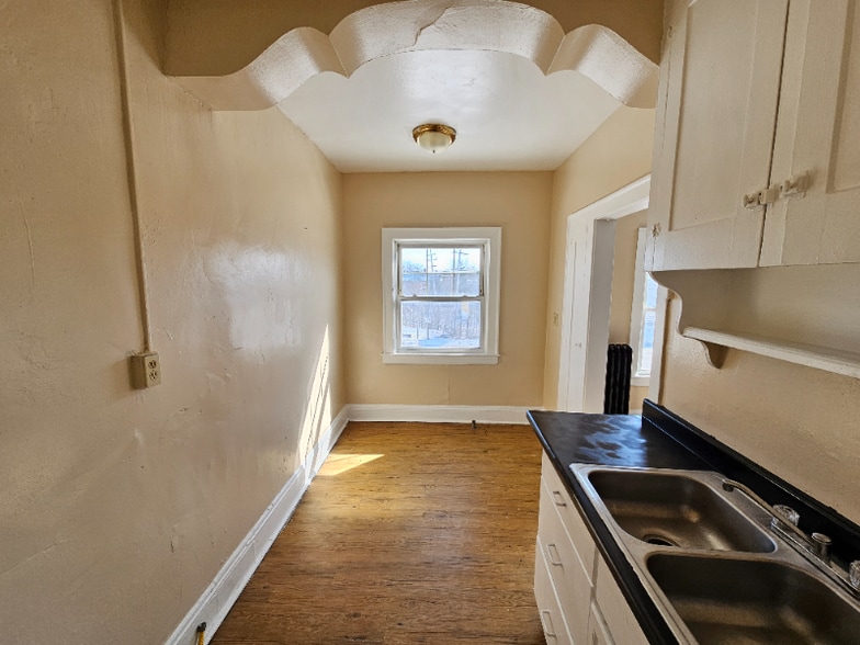 Primary Photo - 1374 West Blvd