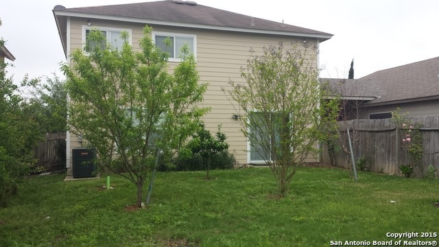 Building Photo - THREE BEDROOM 2 & 1/2 BATH ON CUL-D-SAC