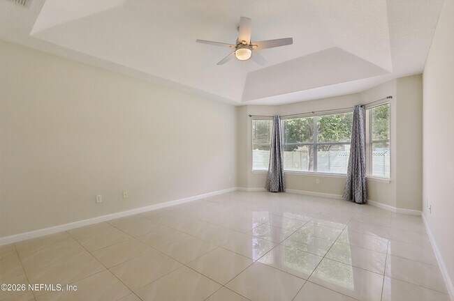 Building Photo - 2070 Thornhill Drive