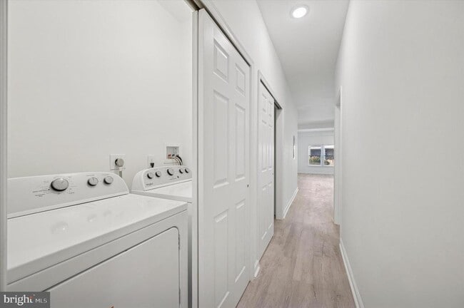 Building Photo - 705 S 60th St