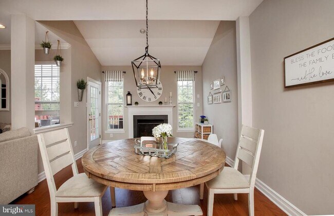 Building Photo - 1811 Adams Way