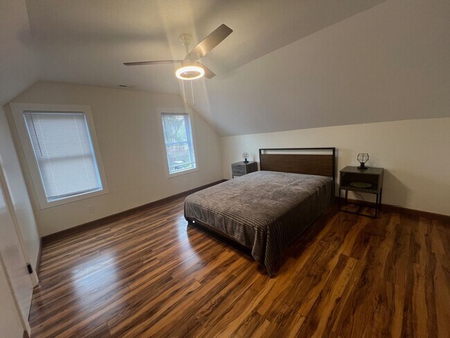 Building Photo - Detroid Shoreway Renovated  4 Bedroom, 2 Bath House with Detached Garage