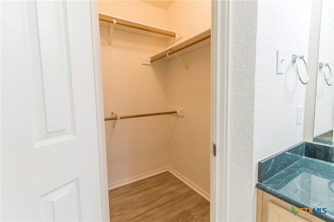 Building Photo - 4514 Hondo Dr