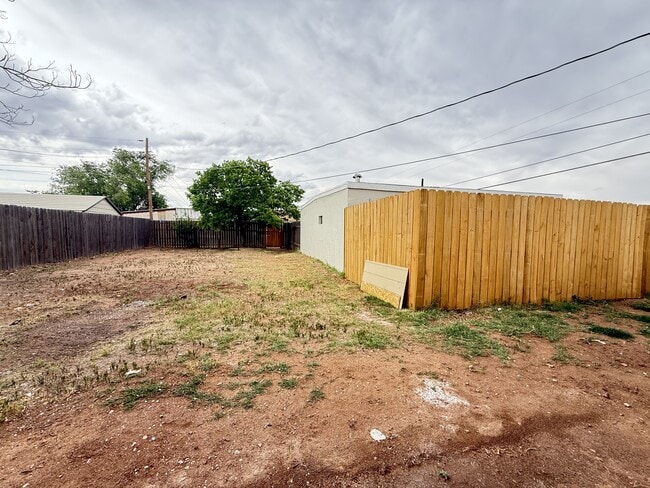 Building Photo - 3100 Thomas Ave