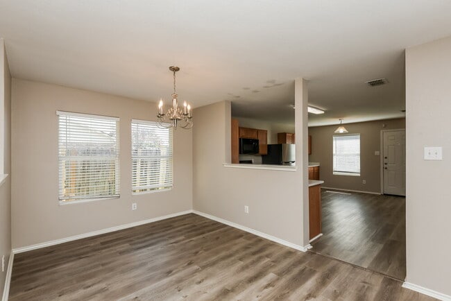 Building Photo - 1924 Kittredge Way