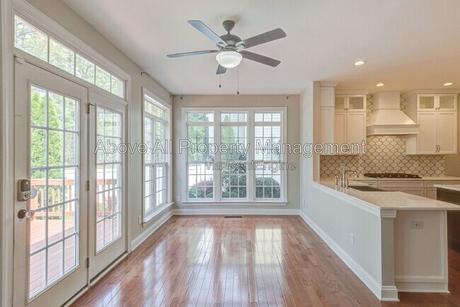 Building Photo - 2041 Jadewood Dr