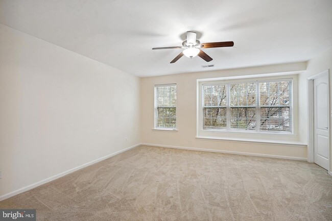 Building Photo - 22936 Spicebush Dr