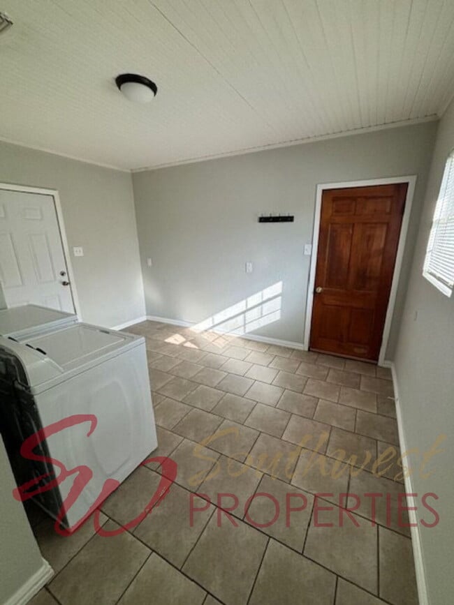 Building Photo - Spacious 4 Bedroom Home with Park-Like Backyard!