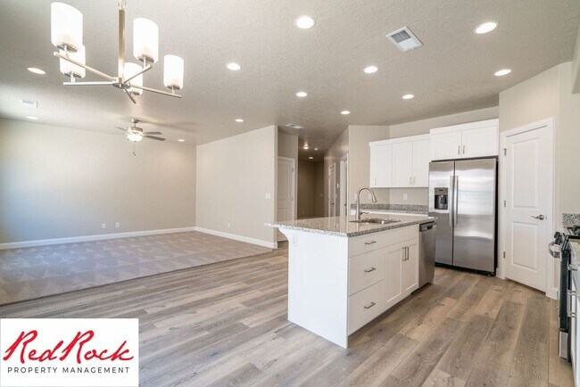 Building Photo - 4 Bedroom, 2.5 Bathroom Townhome in Hurric...