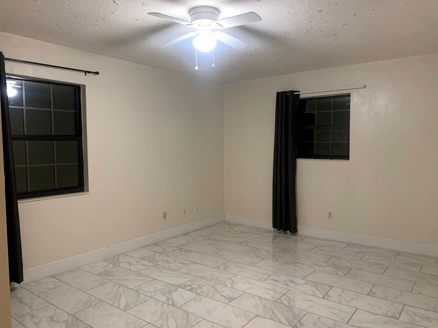 Building Photo - 290 S Old Kings Rd