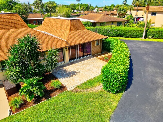 Building Photo - 787 Palm View Dr