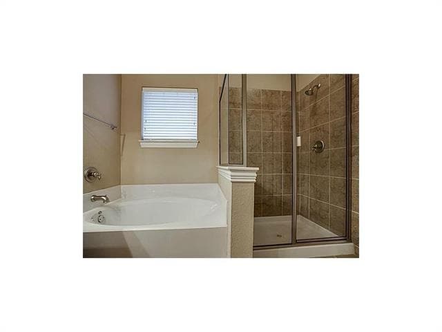 Building Photo - 6850 Deseo