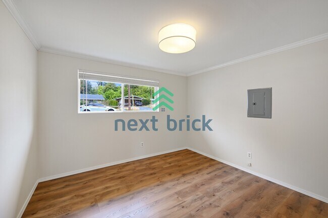 Building Photo - "Charming 3-Bedroom Bellevue Retreat: Cozy Comfort & Ideal Location!"