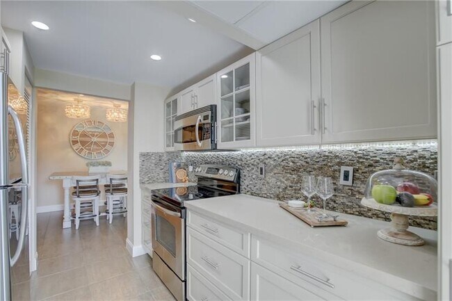 Building Photo - 2841 N Ocean Blvd