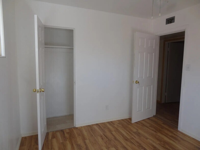 Building Photo - 9230 Hoffman Way