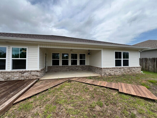 Building Photo - Executive Living