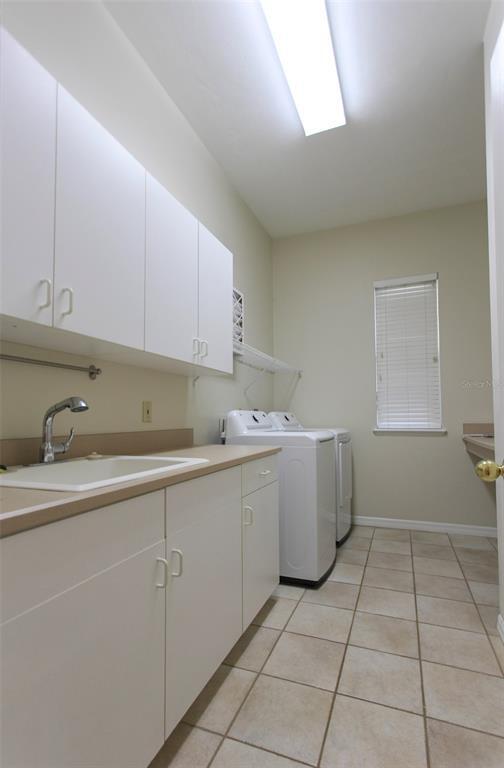 Building Photo - 4404 SW 91st Dr