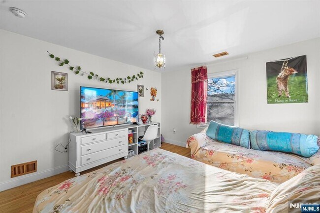 Building Photo - 360 Gorge Rd