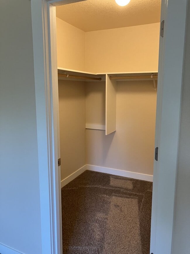 Building Photo - Single Level 3 bed 2 bed Home in Dallas, O...
