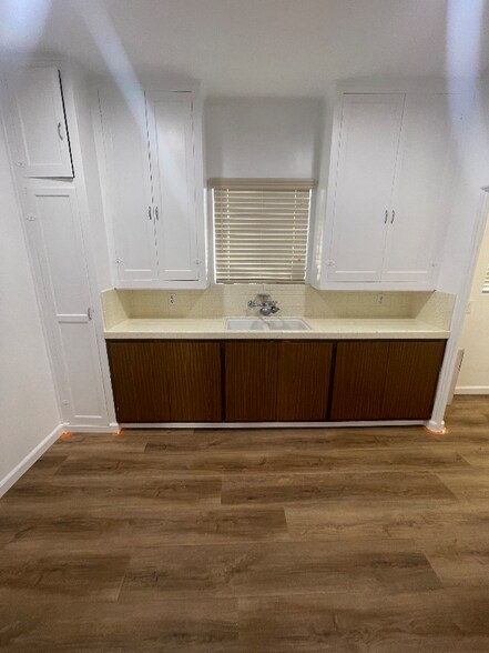 Building Photo - 12512 Broadway Ave