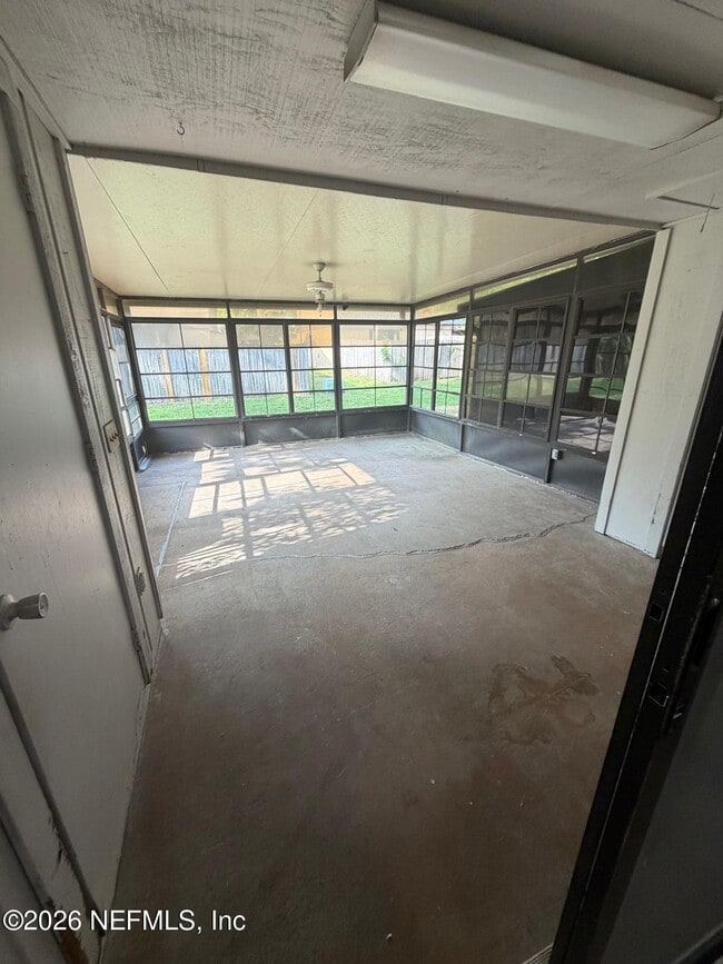 Building Photo - 5557 Greatpine Ln S