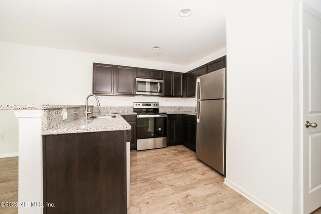 Building Photo - 512 Eiseman Wy