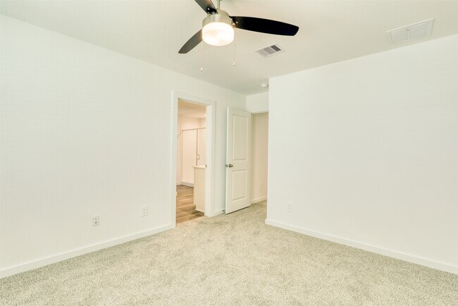 Building Photo - 3022 La Latina Dr