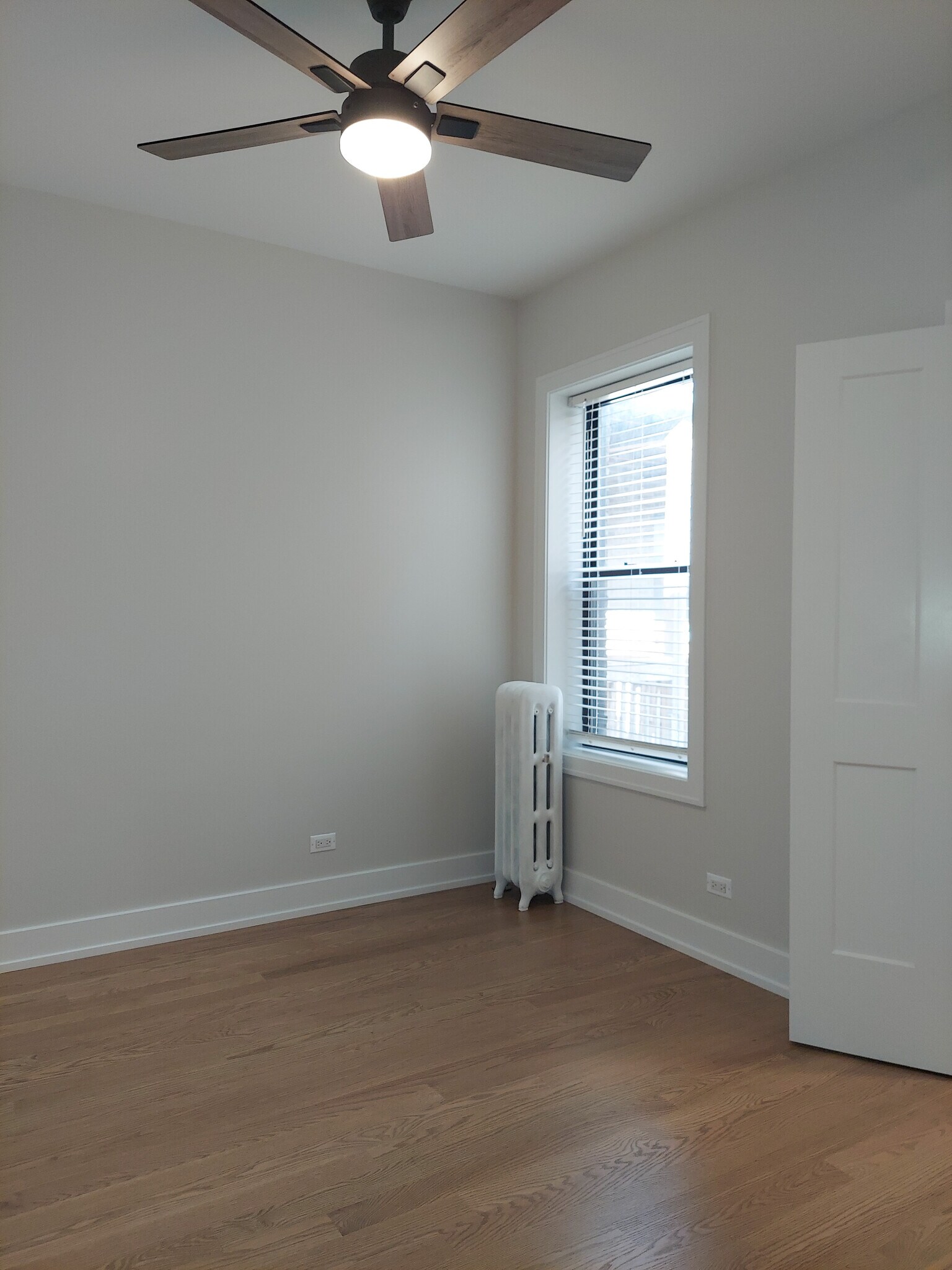 Building Photo - 4953 N Oakley Ave