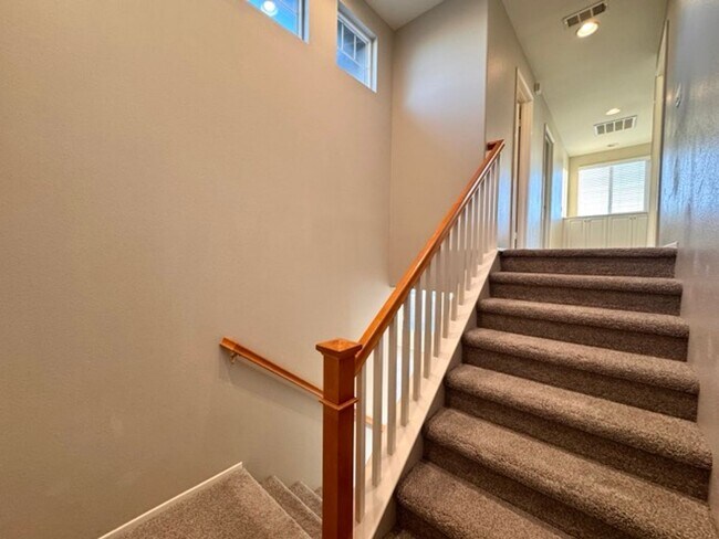 Building Photo - Beautiful 4 bedroom two story house with RV parking for LEASE in Murrieta!