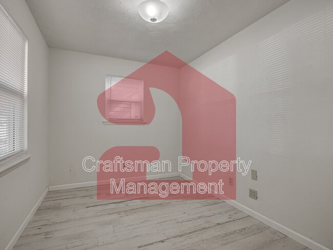 Building Photo - 224 W 5th St