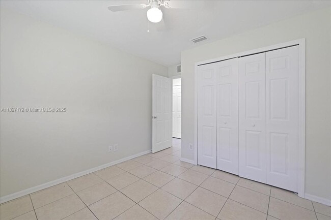 Building Photo - 1529 SW 15th Pl