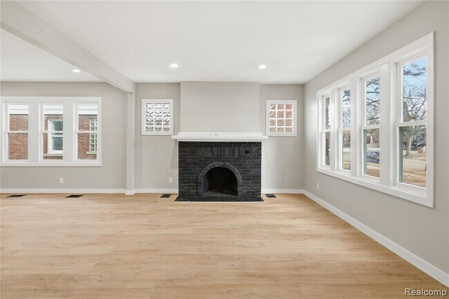 Building Photo - 14617-14617 Winthrop St