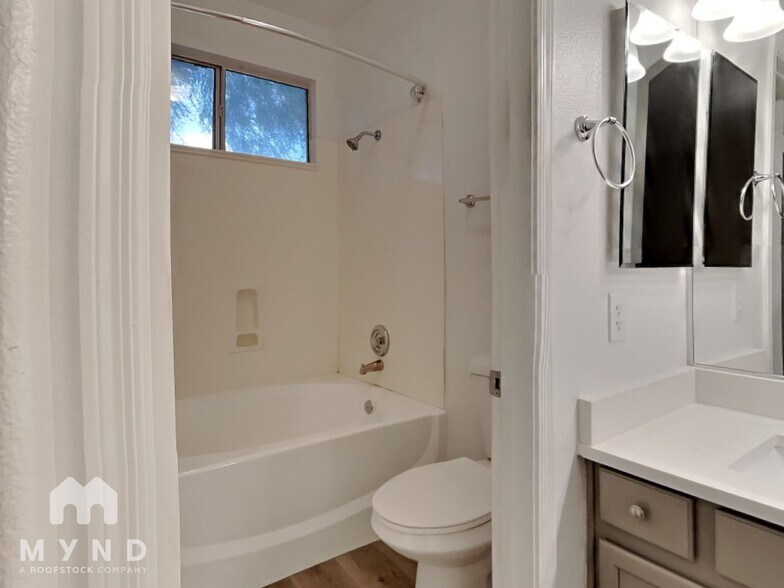 Building Photo - 2607 S 156th Ave