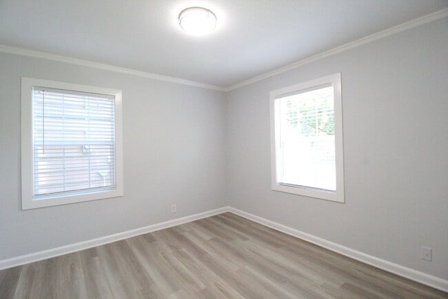 Building Photo - 2 Bedroom 1 Bath Near KU Med