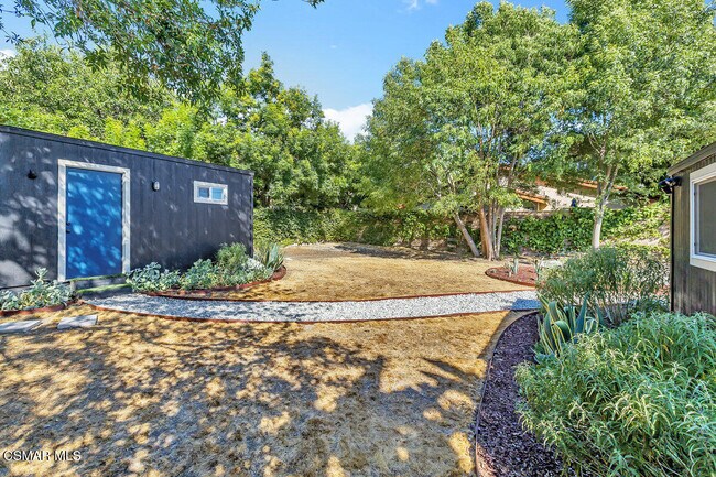 Building Photo - 2855 Los Feliz Dr